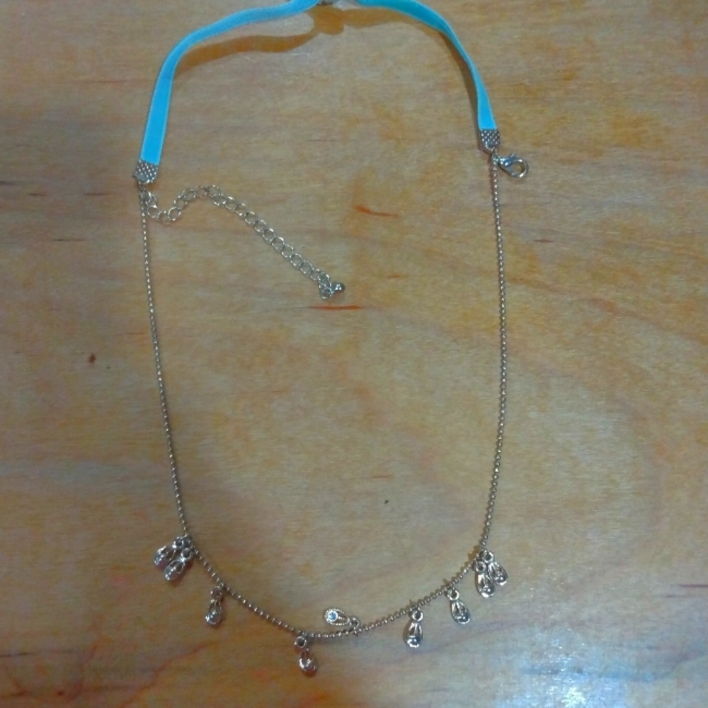 Bowtie gold necklace